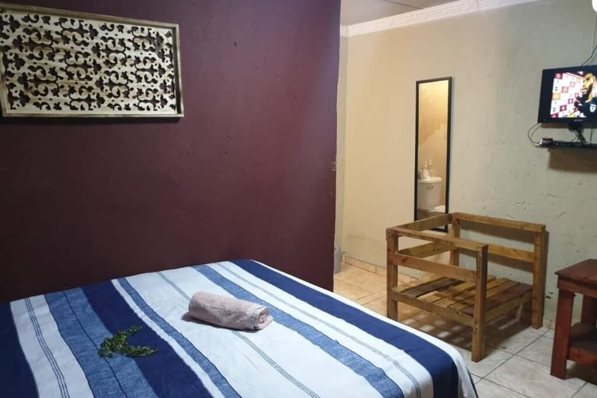 Standard Room | Free WiFi, bed sheets