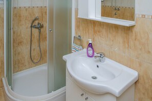 Appartement, 1 chambre, rez-de-chaussée | Salle de bain