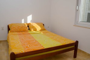 1 habitación, tabla de planchar con plancha, wifi gratis y ropa de cama 