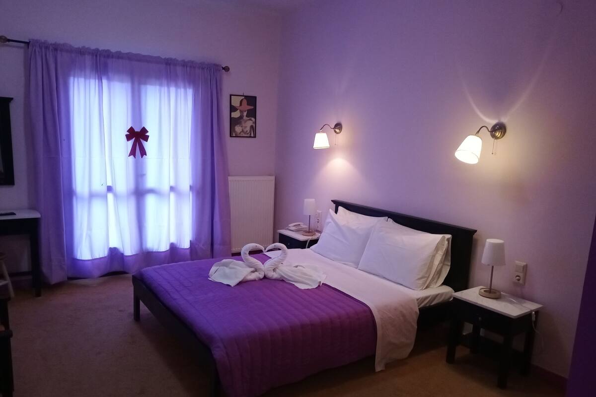 Minibar, wifi gratis y ropa de cama