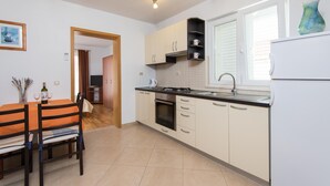 Apartemen, balkon | Dapur pribadi