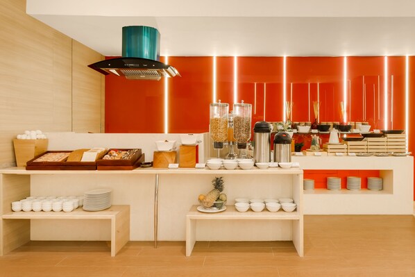 Petit déjeuner buffet servi tous les jours en supplément
