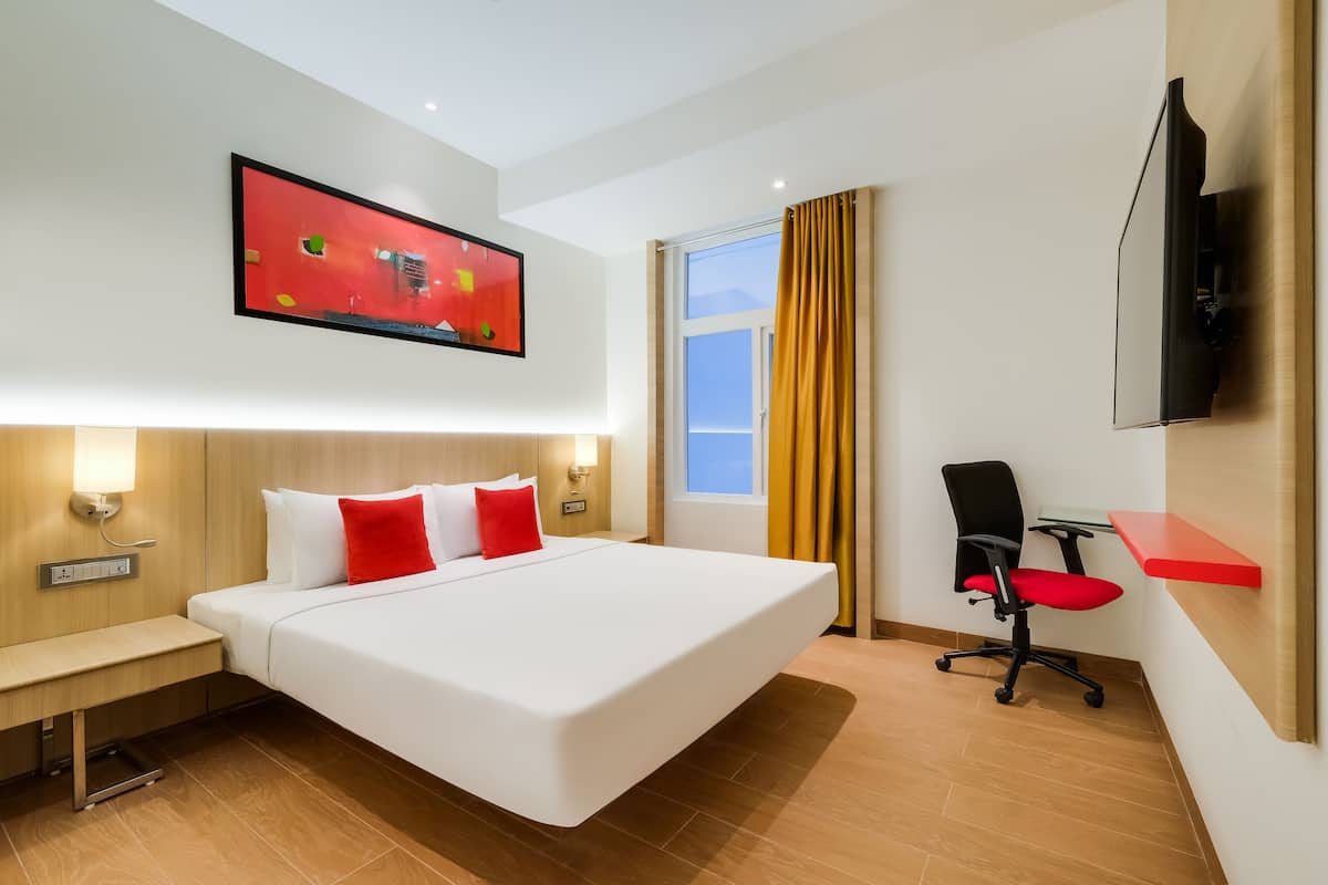 Superior Room | 1 bedroom, in-room safe, desk, blackout drapes