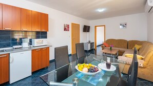 Apartment, 1 Schlafzimmer, Erdgeschoss | Eigene Küche