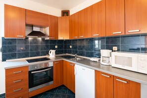 Apartment, 1 Bedroom, Ground Floor | Private kitchen | Mini-fridge, microwave, stovetop, electric kettle - Apartments Mare (Orebic)