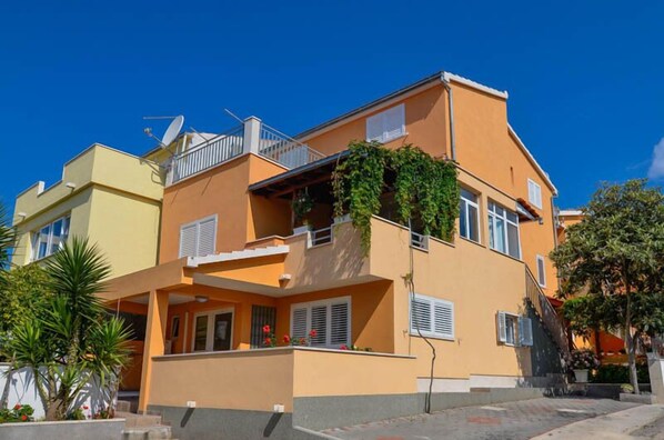 Unclassified image, 1 of 35, button - Apartments Karla (Orebic)