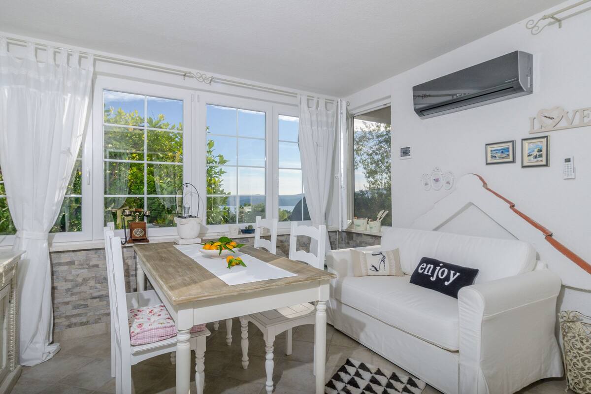 Apartment, 1 Bedroom, Terrace | In-room dining
