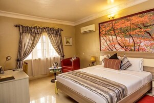 Classic Room | In-room safe, individually decorated, individually furnished, desk