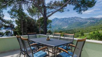 Huoneisto, 2 makuuhuonetta, parveke | Parveke