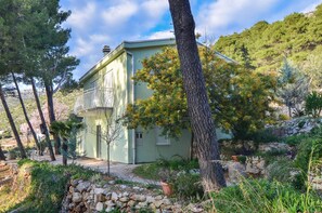 Front of property - Apartments Mokalo (Orebic)