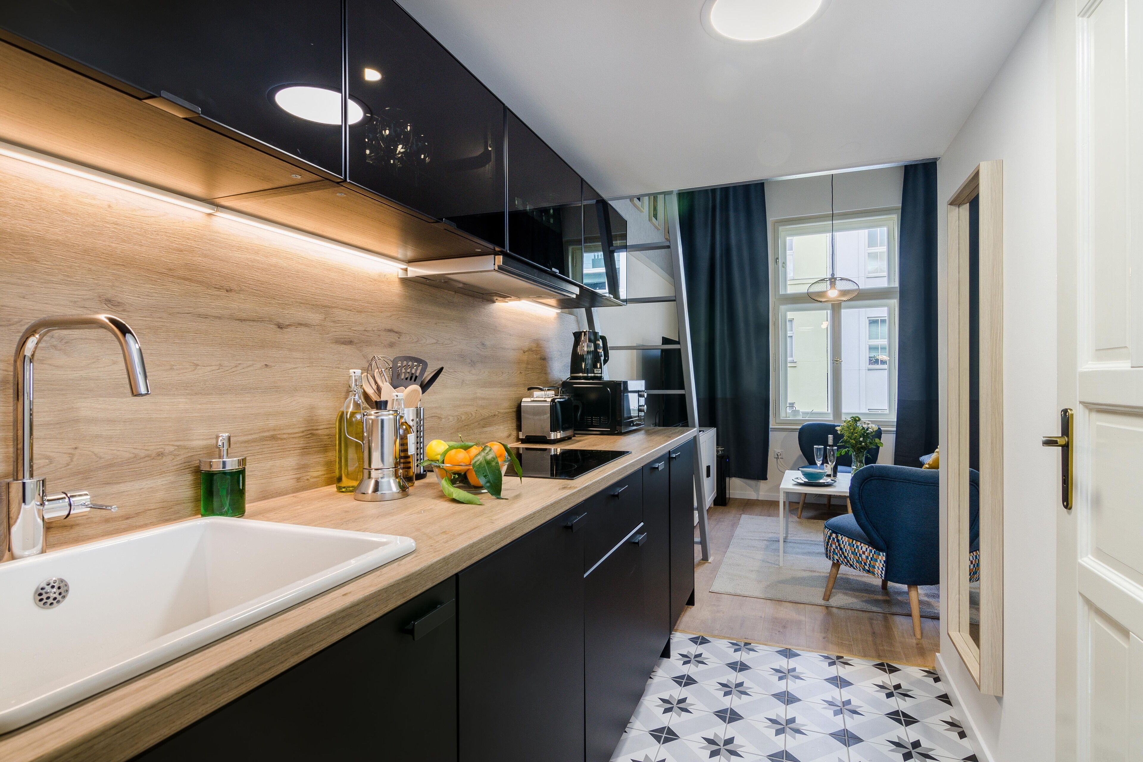 Stúdió (Apartment, Slezska 52) | Priv át konyha | Hűtőszekrény, mikrohullámú sütő, sütő és főzőlap