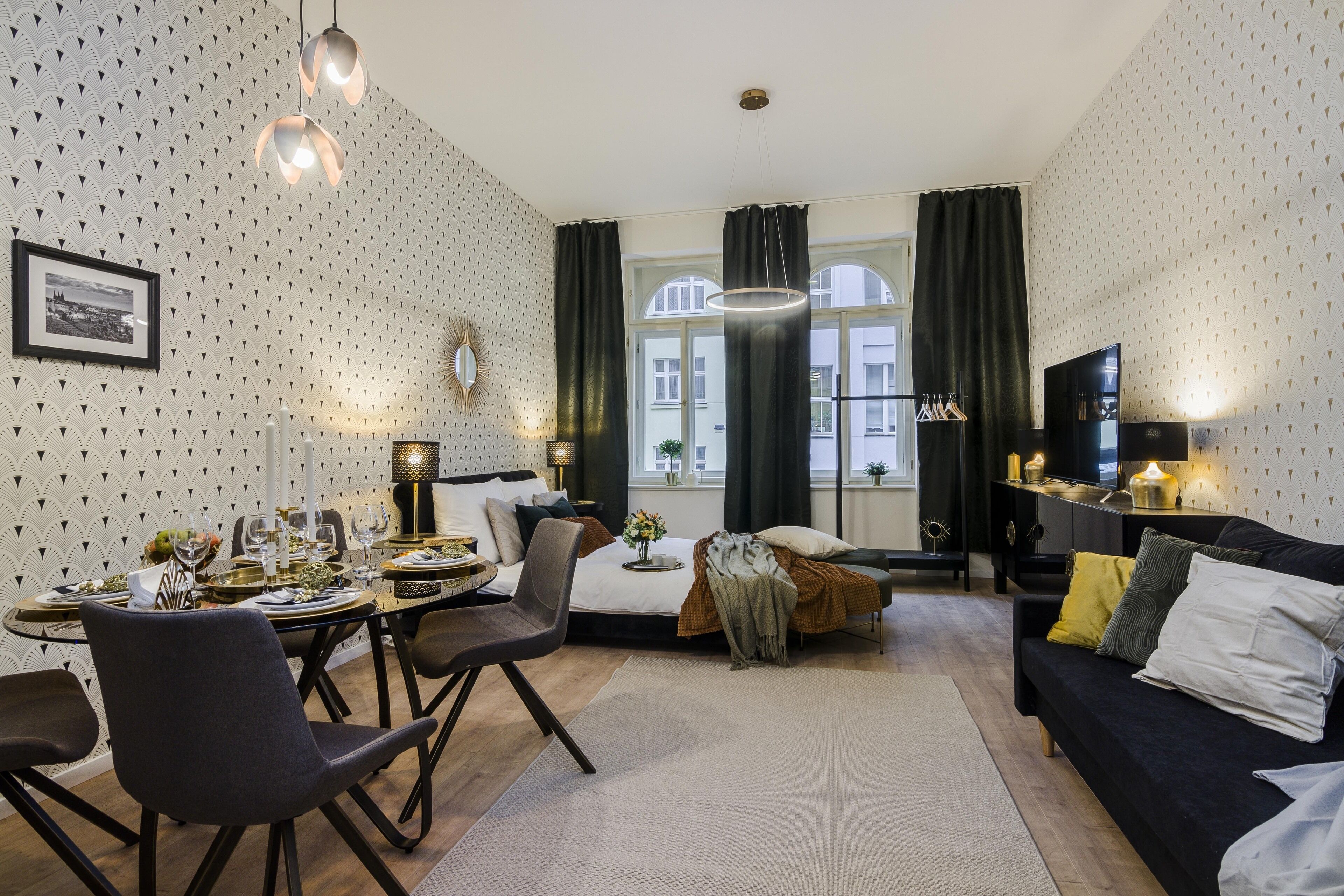 Deluxe apartman (Slezska 33) | Egyedi dekoráció, egyedi berendezés és íróasztal