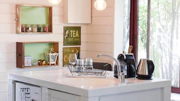Fridge, espresso maker, coffee/tea maker, electric kettle
