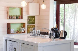 Fridge, espresso maker, coffee/tea maker, electric kettle