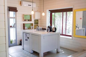 Fridge, espresso maker, coffee/tea maker, electric kettle