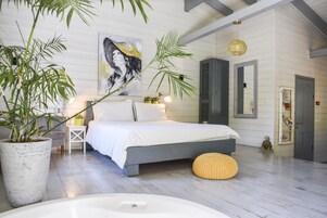 Deluxe Cabin | Soundproofing, free WiFi, bed sheets