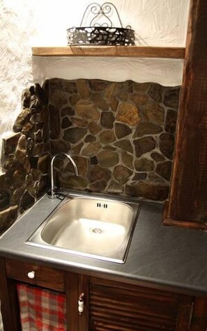 Appartement | Privékitchenette | Een koelkast, een oven, een kookplaat, een koffiezetapparaat/waterkoker