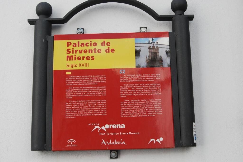 A historical information board for Palacio de Sirvente de Mieres, Siglo XVIII, detailing its architecture and significance.