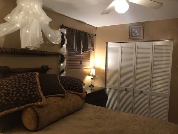 2 bedrooms, iron/ironing board, free WiFi, bed sheets - Private Pinellas County Beaches' getaway house  (Seminole)