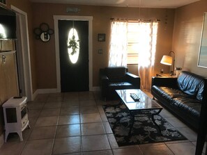 Smart TV - Private Pinellas County Beaches' getaway house  (Seminole)