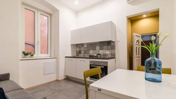 Fridge, oven, coffee/tea maker, cookware/dishes/utensils