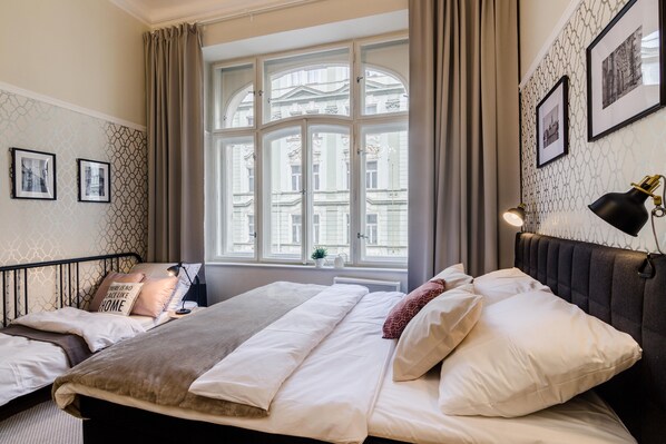 Leilighet – comfort | Blendingsgardiner, strykejern/-brett og reiseseng for barn