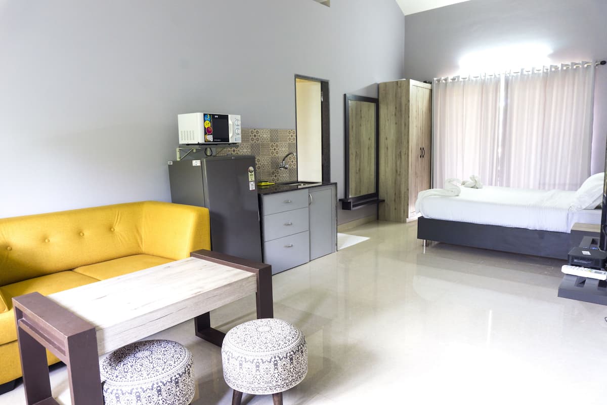 Standard Double Room | Blackout drapes, WiFi (free), bed sheets