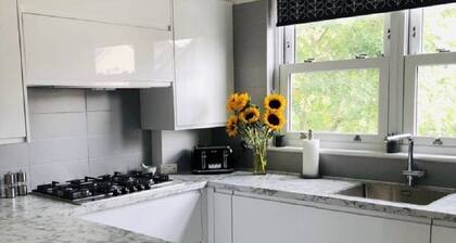 Stylishly decorated apartment - great for families & long term bookings