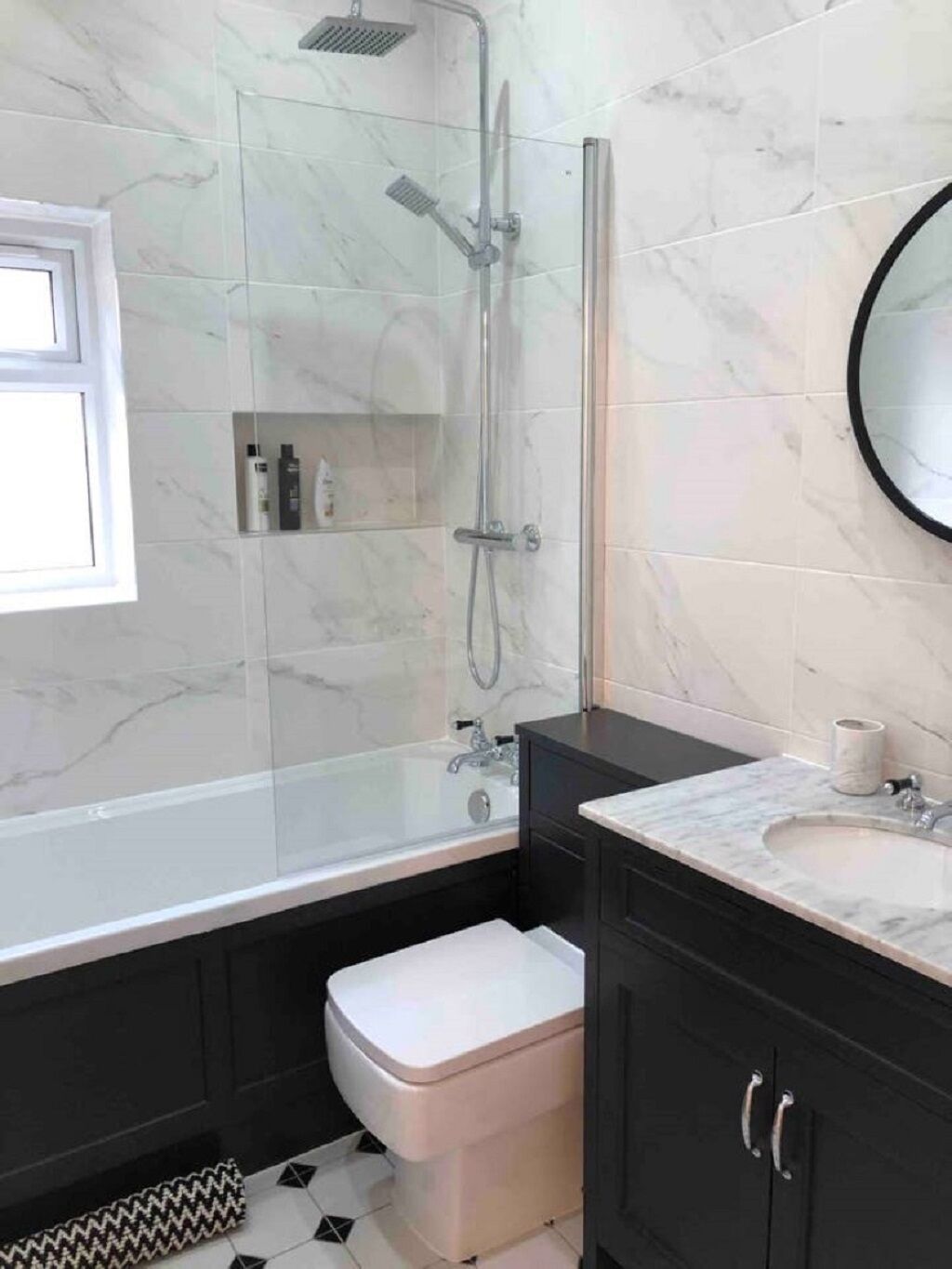 Combined shower/bathtub, hair dryer, towels, soap