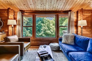 Een smart-tv en een stereo