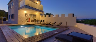Pax house with private pool 2