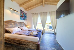 2 chambres, coffre-fort, fer et planche à repasser