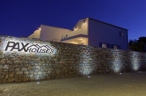 المنشأة من الخارج