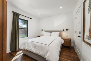 3 bedrooms, desk, iron/ironing board, WiFi