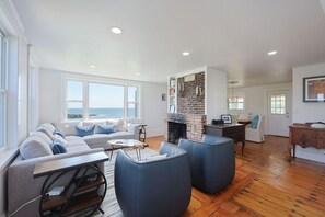 Living room.