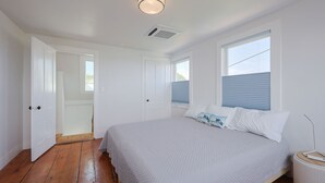 3 bedrooms, desk, iron/ironing board, WiFi