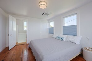 3 habitaciones, escritorio, tabla de planchar con plancha y wifi 