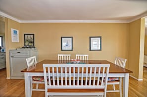 Dining - Sunset Cove: Waterfront at Goose Cove (Gloucester)