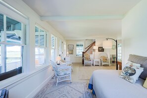 3 bedrooms, desk, iron/ironing board, WiFi