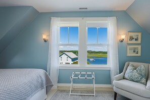 3 bedrooms, desk, iron/ironing board, WiFi