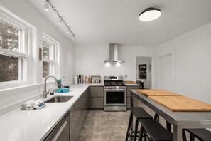 Fridge, microwave, stovetop, dishwasher