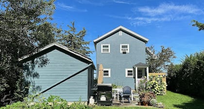 Helena House: Close to Plum Cove Beach