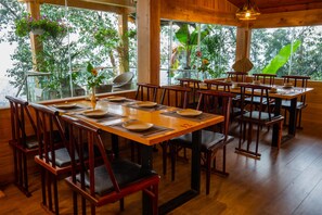 Breakfast, lunch, dinner served; local and international cuisine 