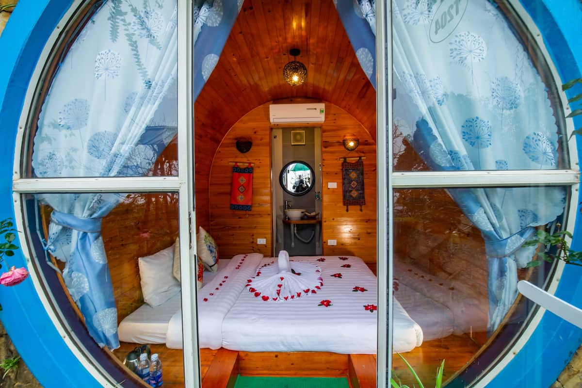 Tube Double or Twin Room, Mountain View | Blackout curtains, soundproofing, free WiFi, bed sheets