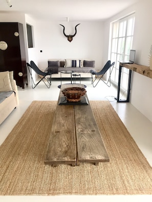 Suite, Terrace | Living room