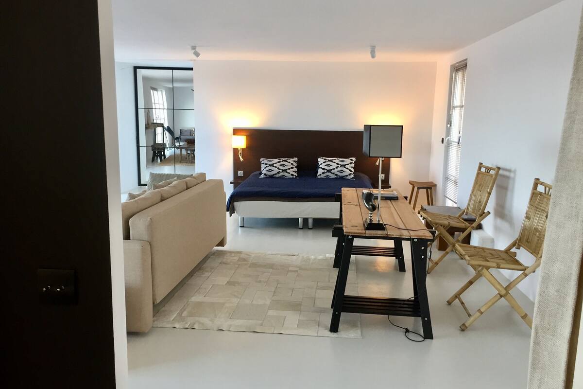 Suite, terras | 1 slaapkamer, een strijkplank/strijkijzer, gratis wifi