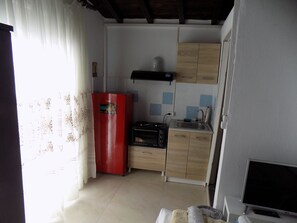 Standard Double Room | Private kitchenette | Fridge, stovetop, electric kettle, cookware/dishes/utensils - VS studios (Skiathos)