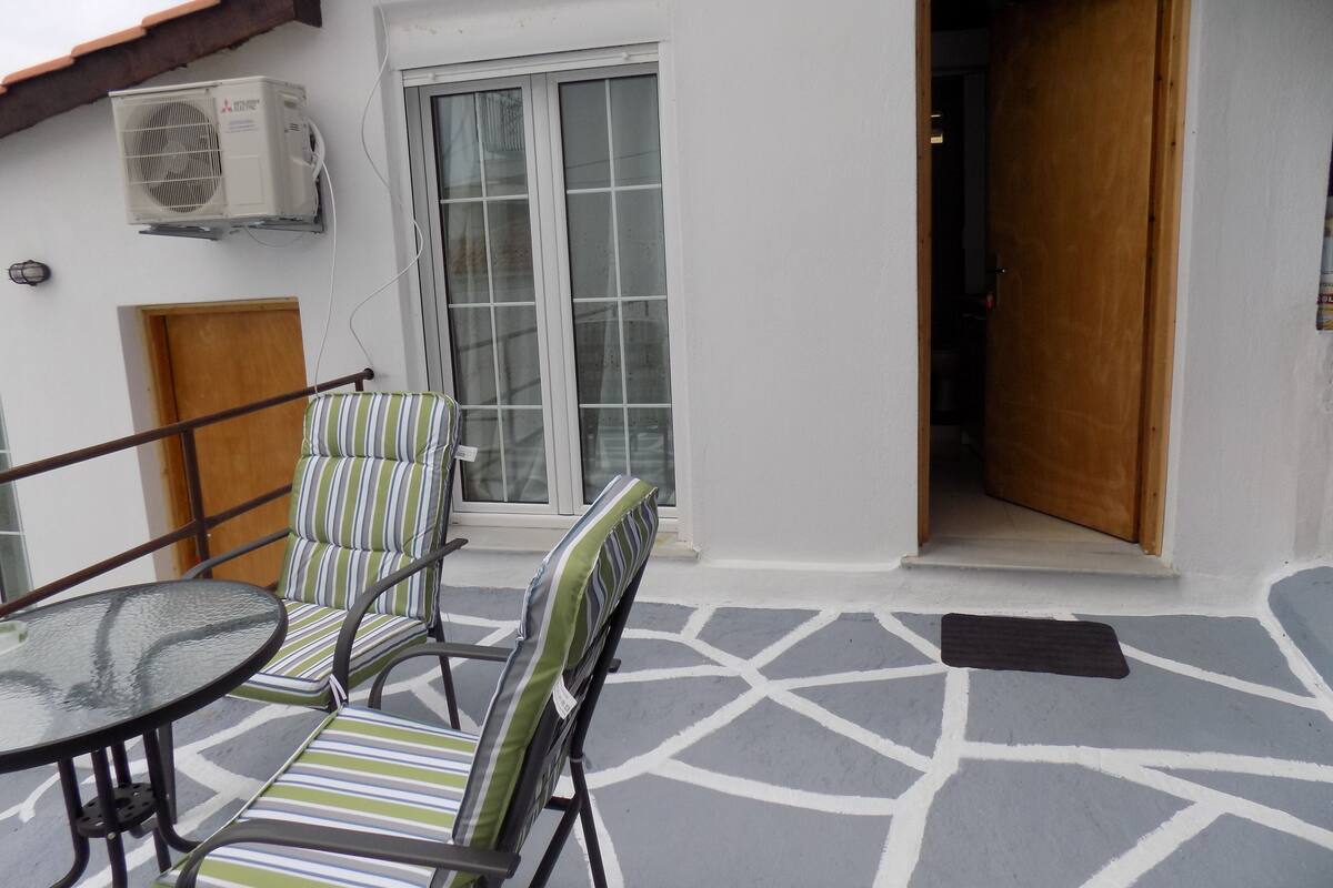 In-room safe, soundproofing, free WiFi, bed sheets