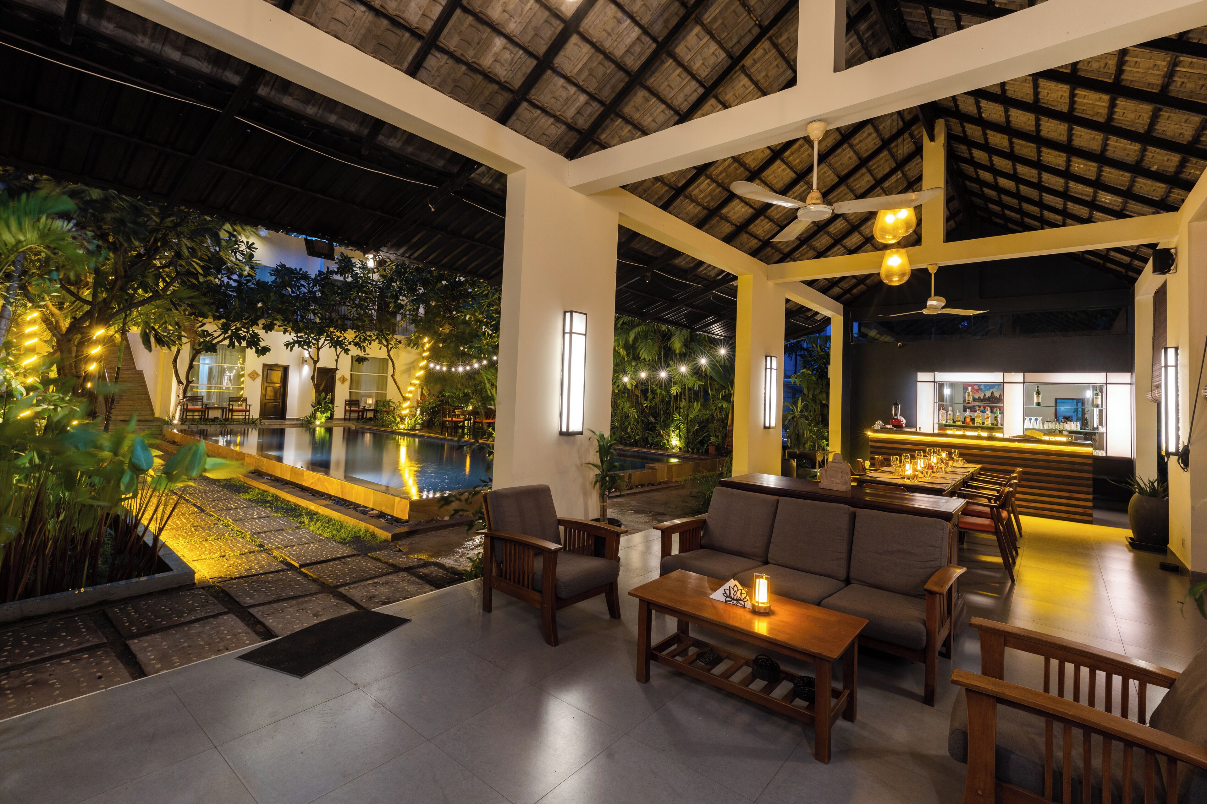 Bar (trong khuôn viên)