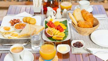 Tägliches nach Wunsch zubereitetes Frühstück (12 USD pro Person)